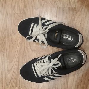 Sz 6.5 woman  adidas